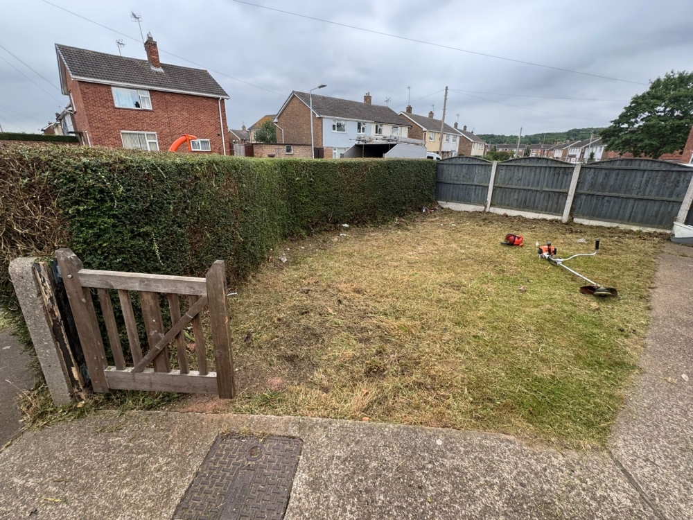 hedge cutting hucknall